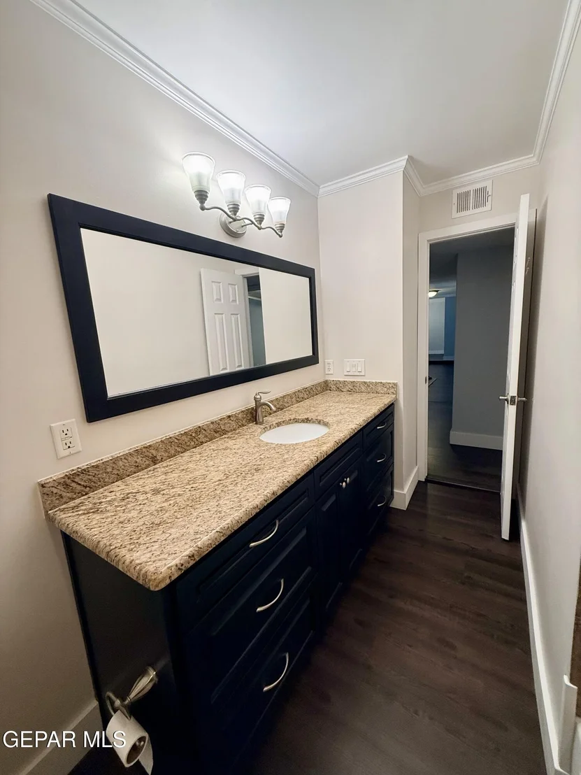 Photo of 707 W SUNSET Road