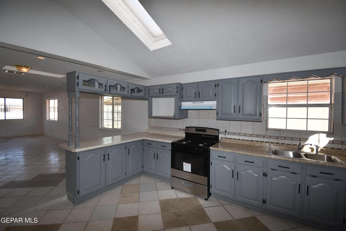 Photo of 321 APODACA Place