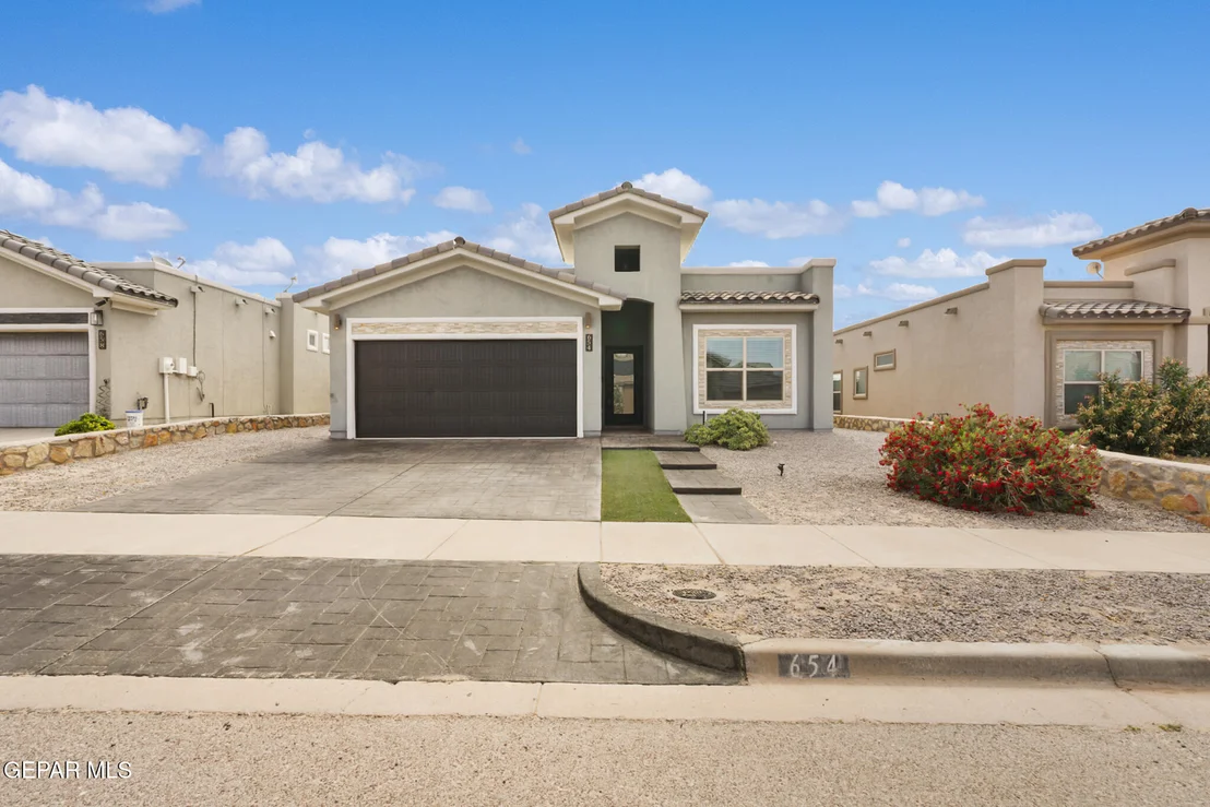 Photo of 654 DARLINGTON Drive