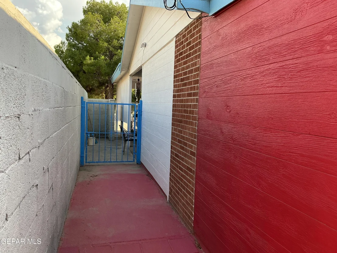 Photo of 6501 AZTEC Road