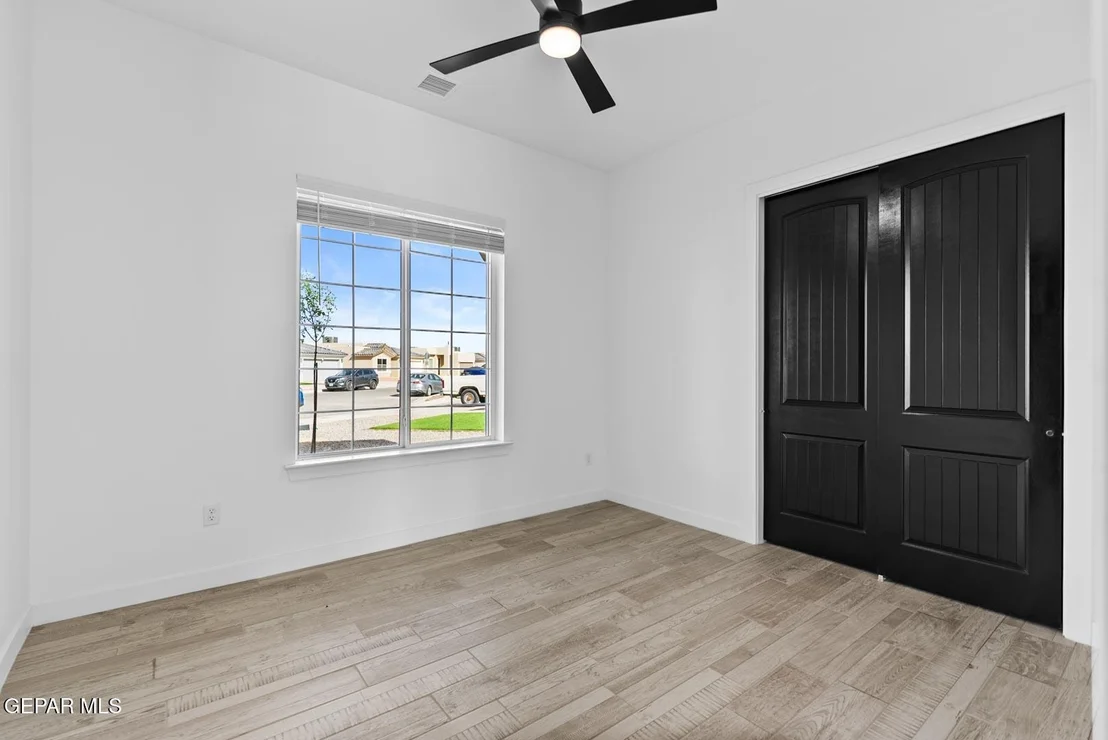 Photo of 920 Sandhurst Place