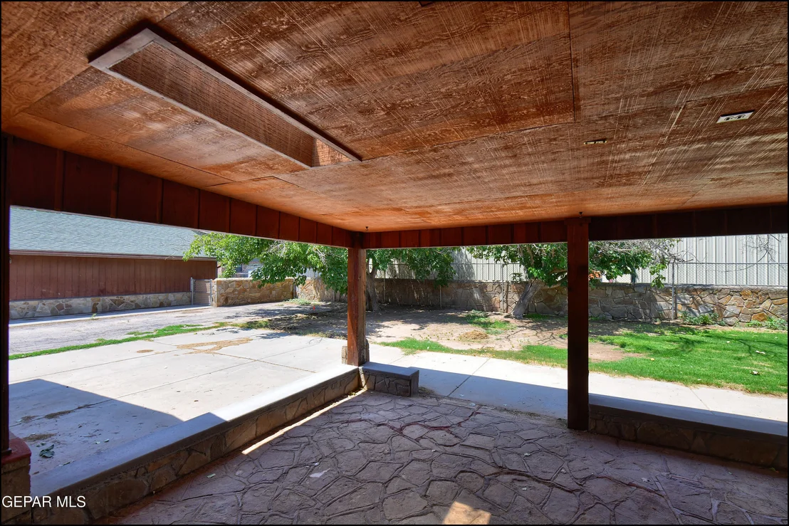 Photo of 6525 UPPER VALLEY Road