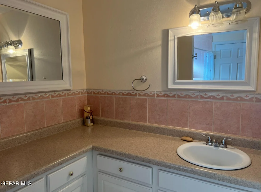 Photo of 225 PEYTON Road