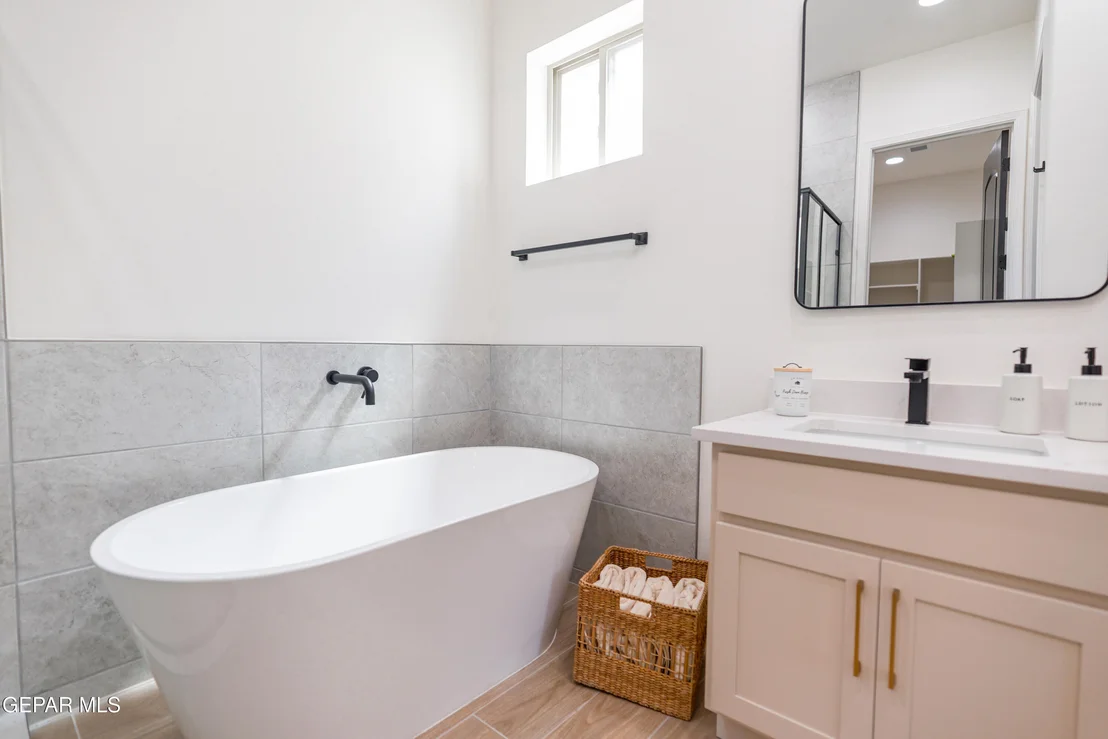Photo of 12404 Amesbury Drive