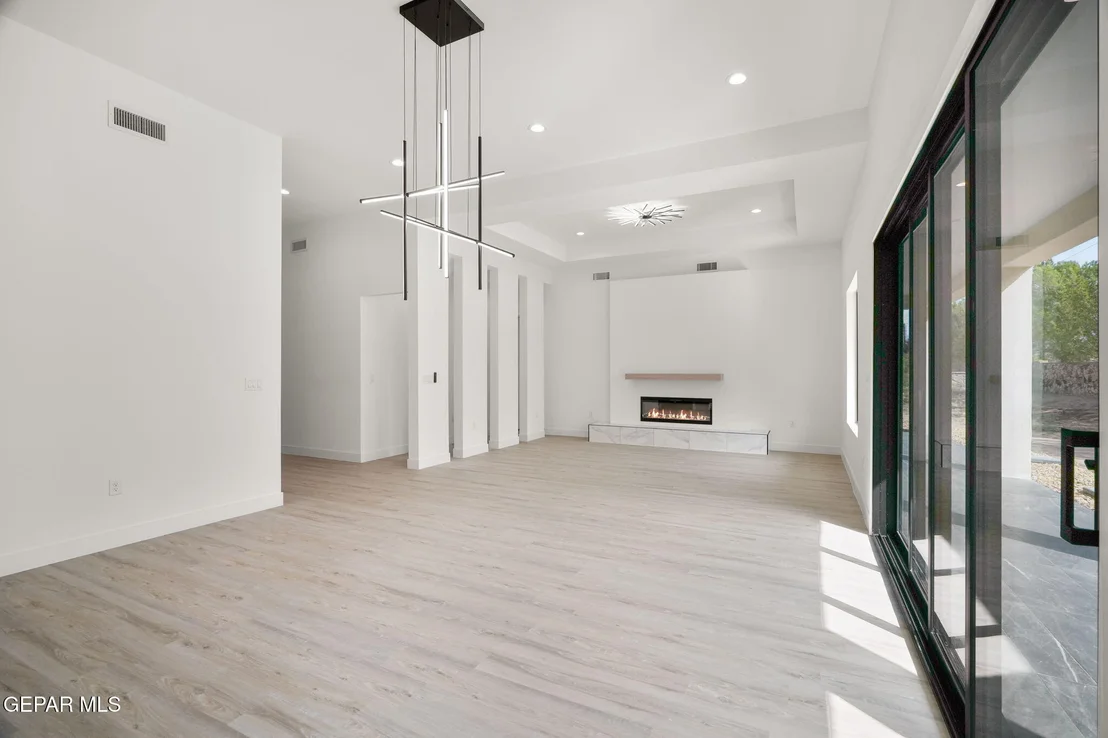 Photo of 5024 JARDINES Place
