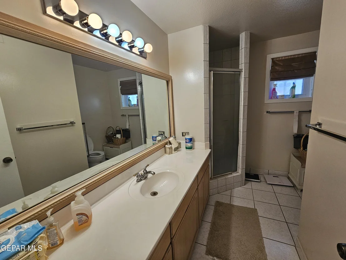 Photo of 800 N G Avenue N