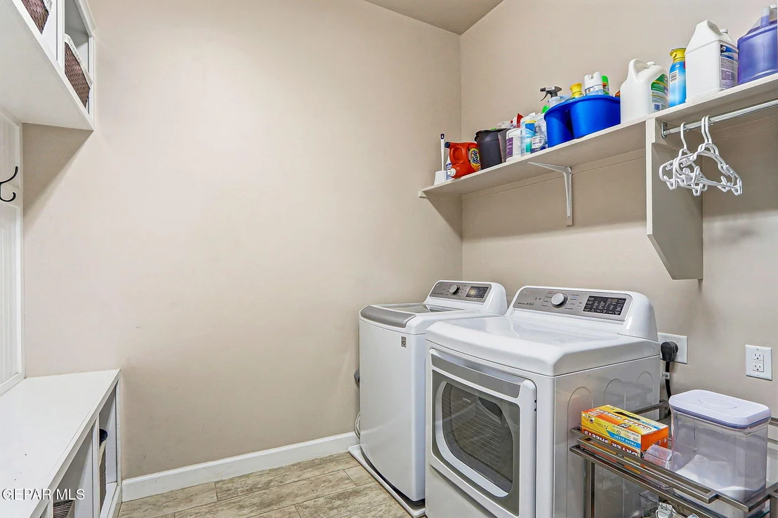 Photo of 5884 Valle Sonar Avenue