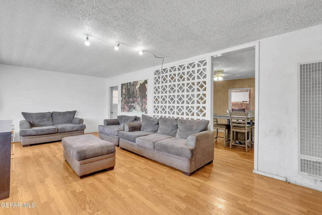 Photo of 5013 Flower Drive