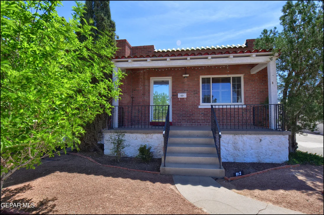Photo of 912 MESITA Drive