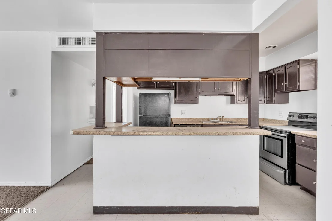 Photo of 7605 Parkland Drive