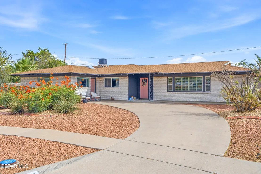 Photo of 224 VIKING Drive