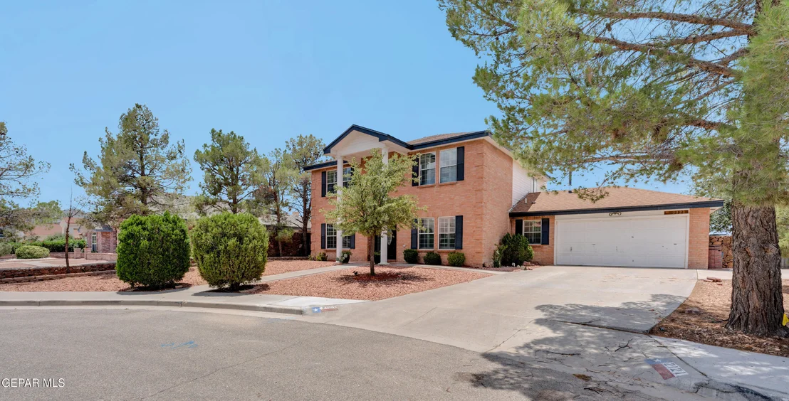 Photo of 2121 GREENLEE Drive