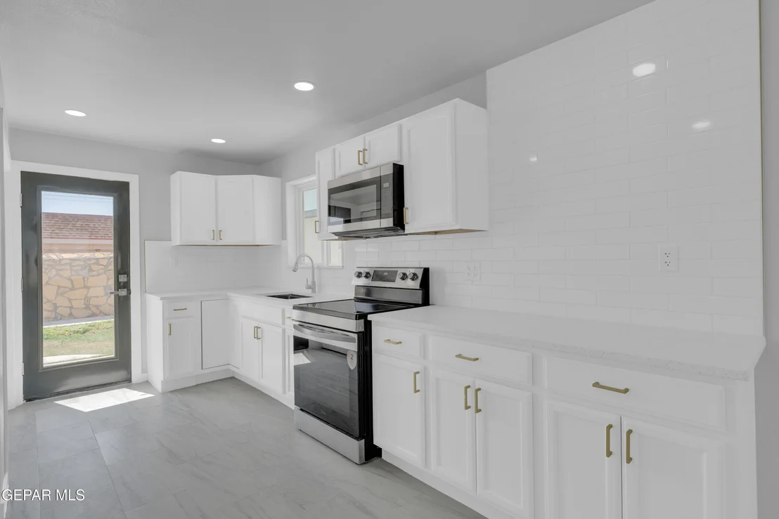 Photo of 5106 ANTONIO Avenue