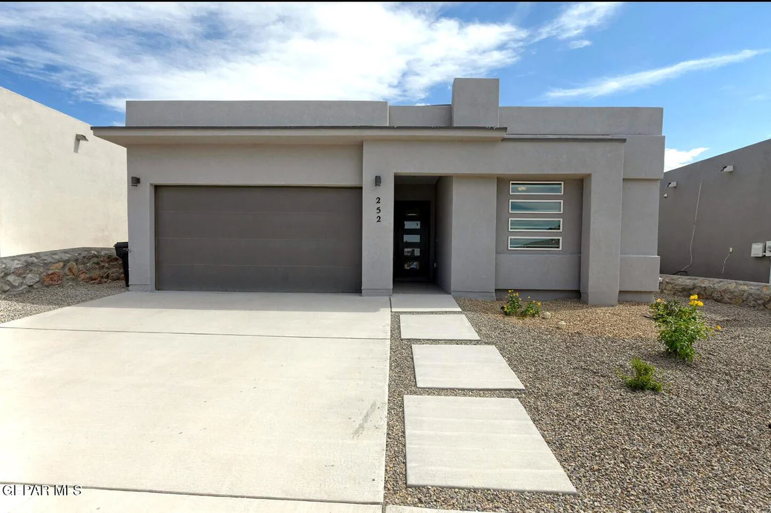 Photo of 252 PENBRIDGE Place