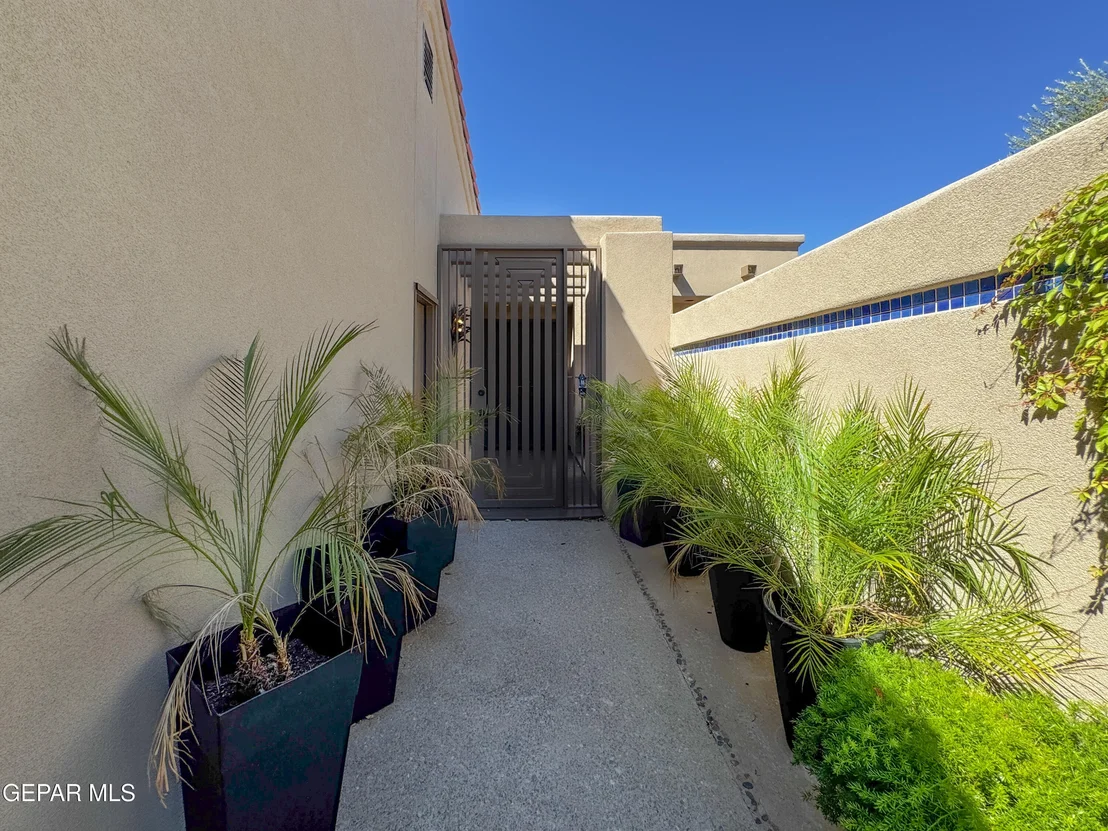 Photo of 1114 Los Jardines Circle