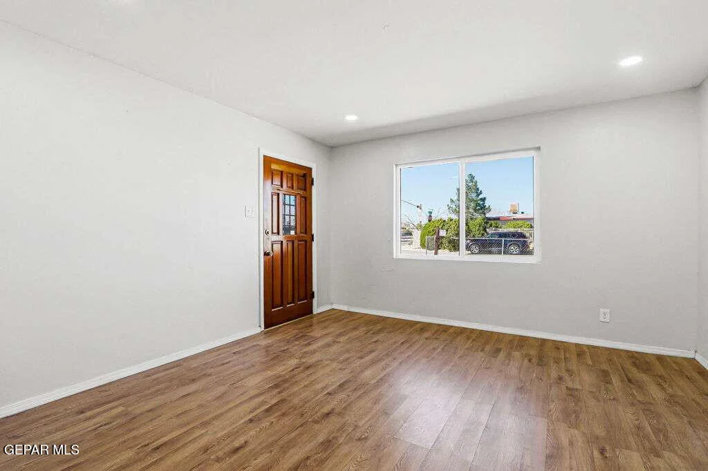 Photo of 5000 MEADE Court