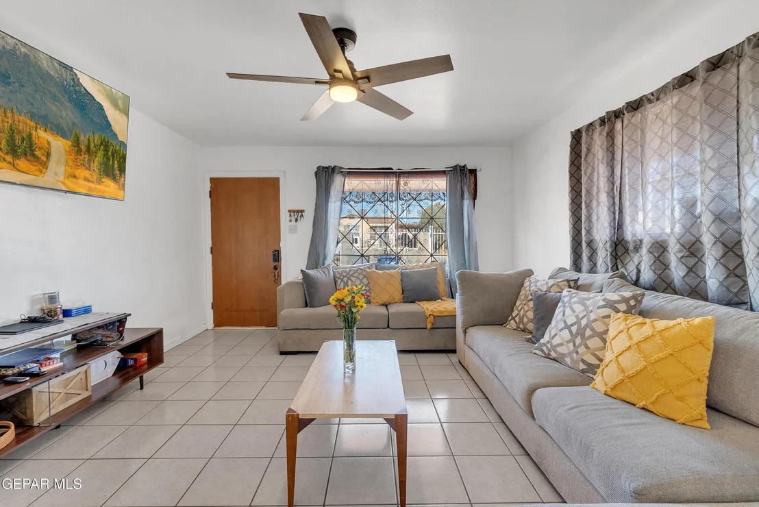Photo of 3818 JACKSON Avenue