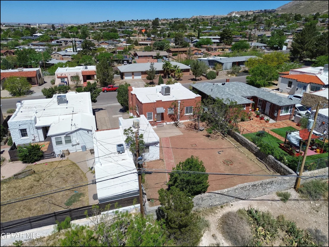 Photo of 912 MESITA Drive
