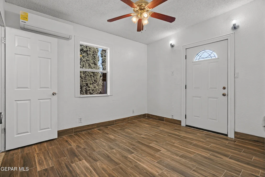Photo of 4721 MAUREEN Circle