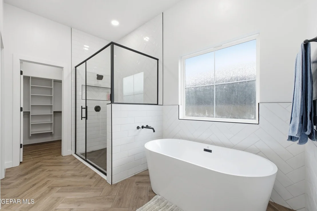Photo of 889 Kirkby Way