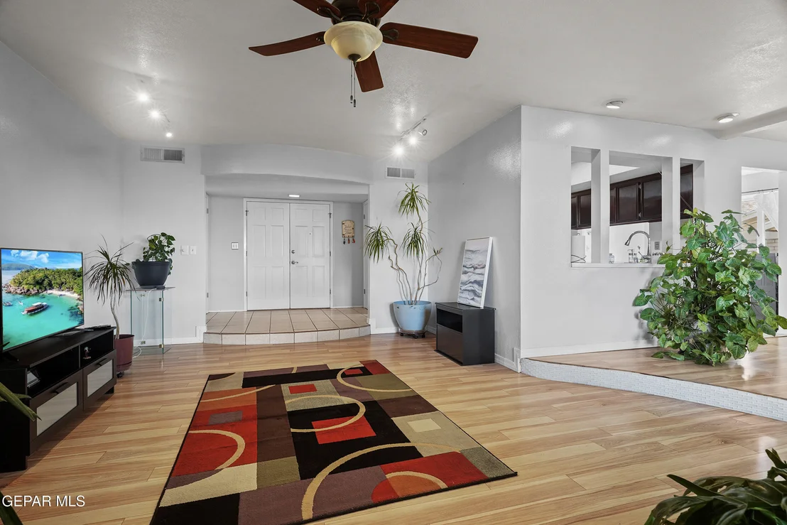 Photo of 805 ESPOLON Drive