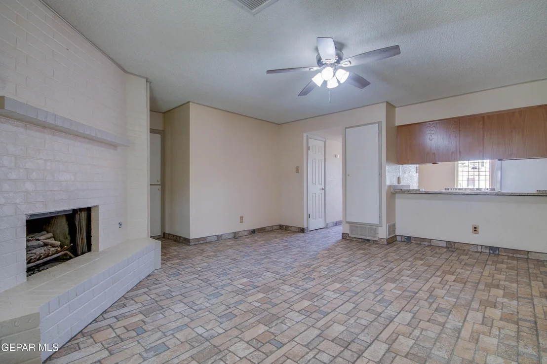 Photo of 5649 LONGVIEW Circle