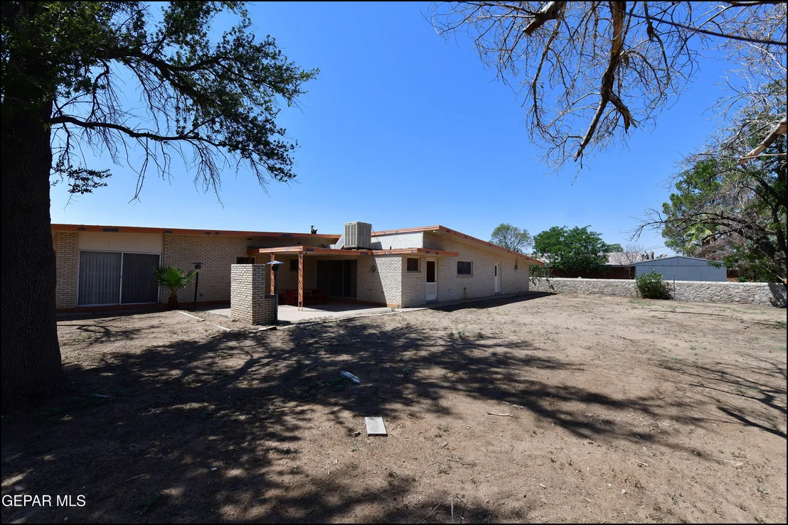 Photo of 9525 DESERT RIDGE Drive