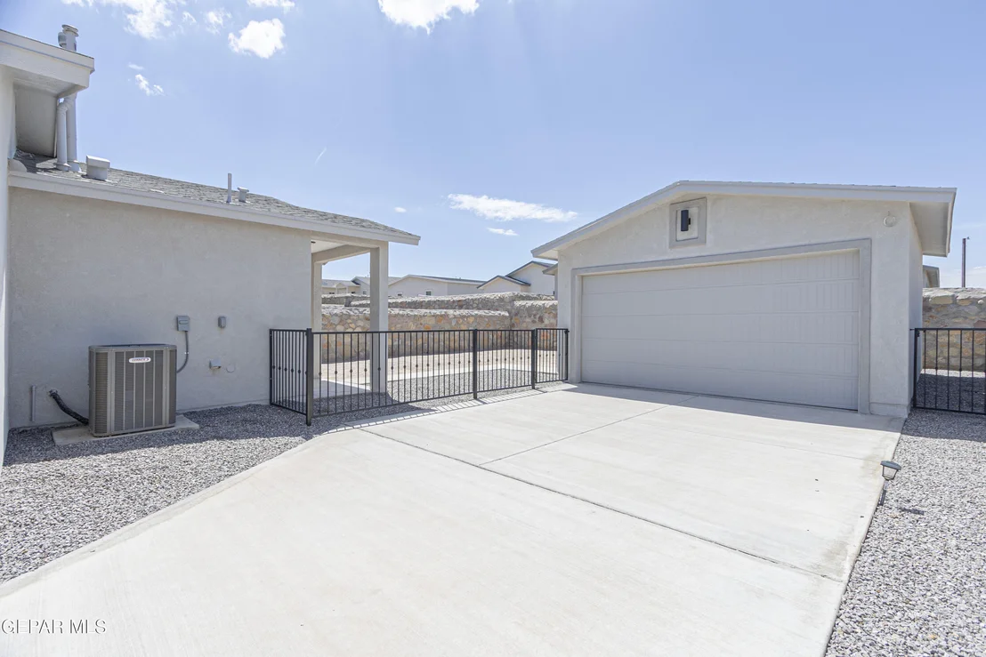 Photo of 546 Spanish Oak Drive