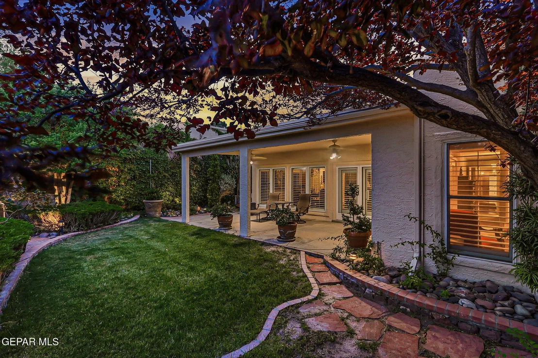 Photo of 1013 LOS JARDINES Circle