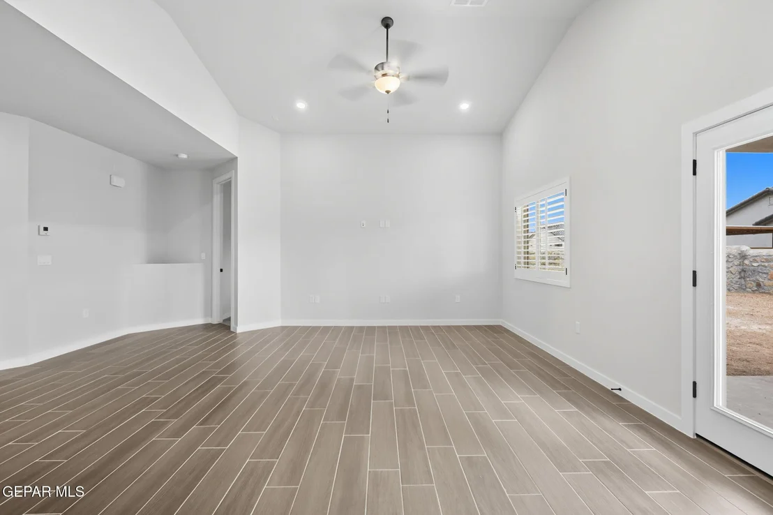 Photo of 925 Nayland Place