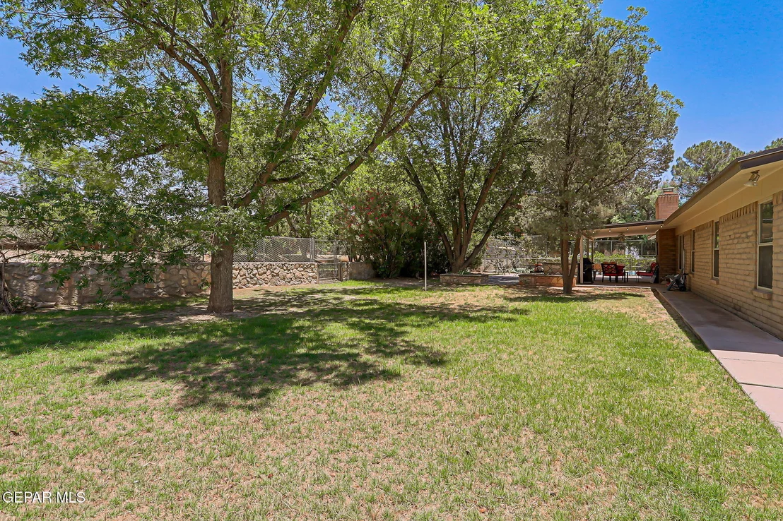 Photo of 713 LIVE OAK Drive