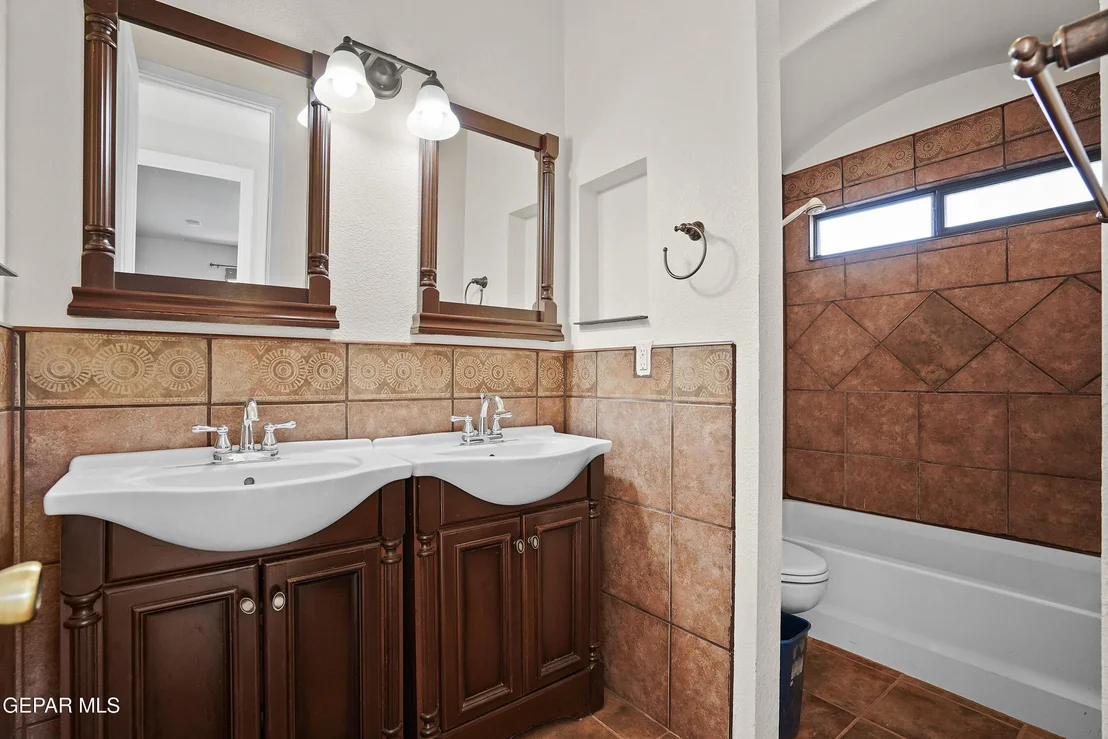 Photo of 300 RUFFIAN Way