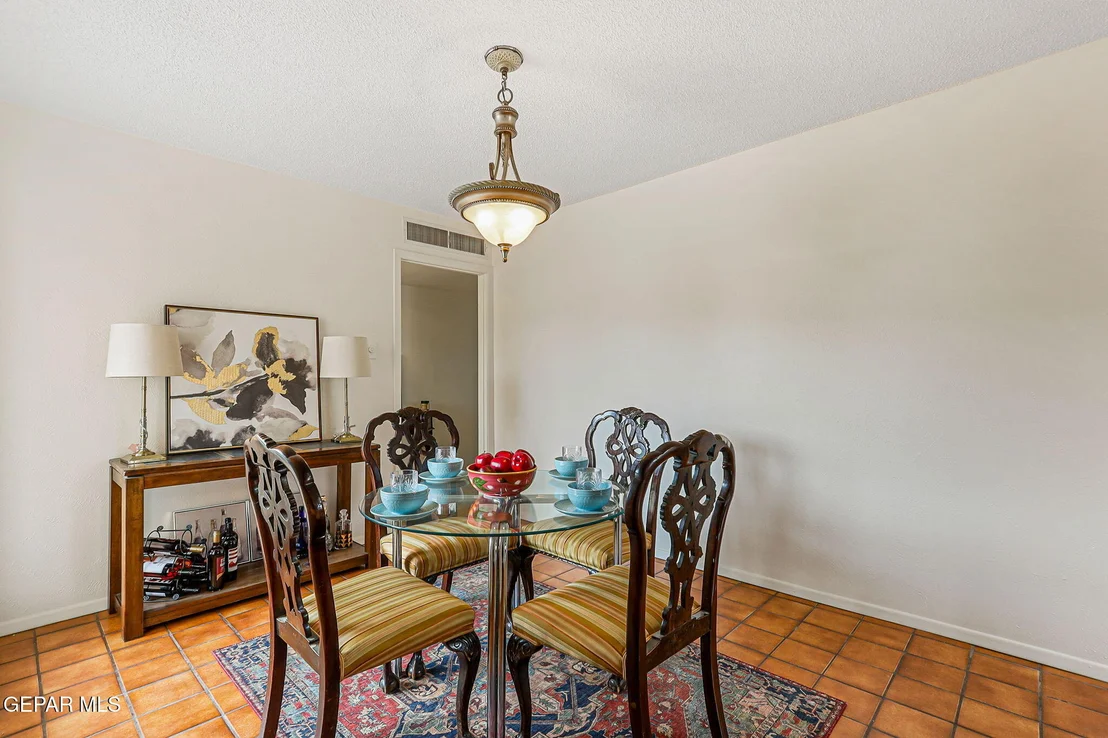 Photo of 540 MARTHMONT Way