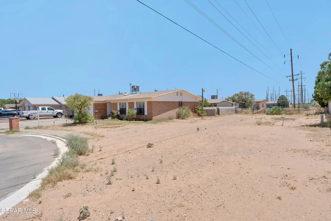 Photo of 5000 MCCORMICK Lane