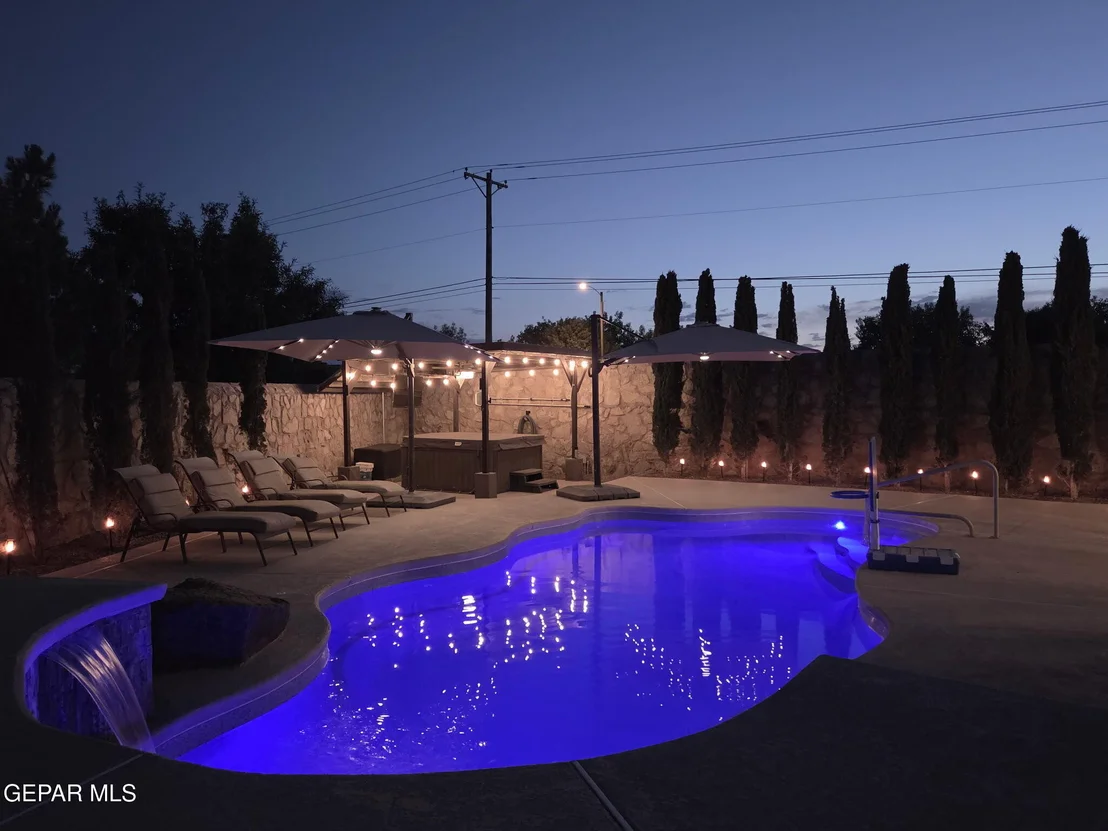 Photo of 987 GRANDEVOLE Drive