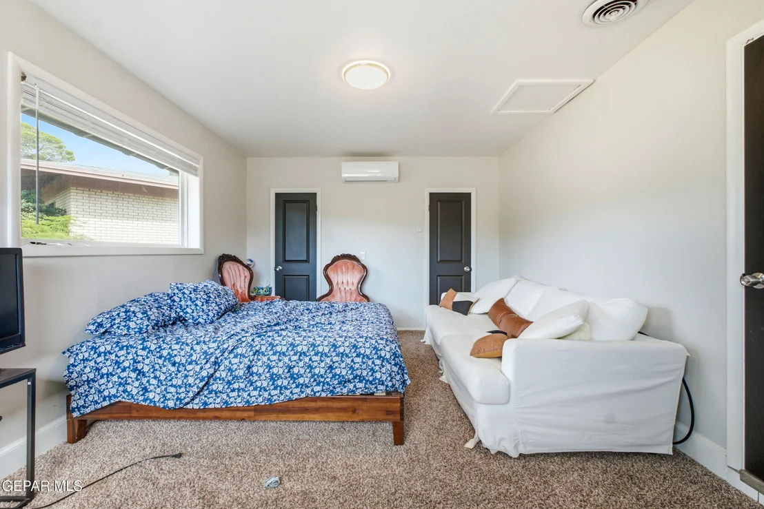 Photo of 224 VIKING Drive