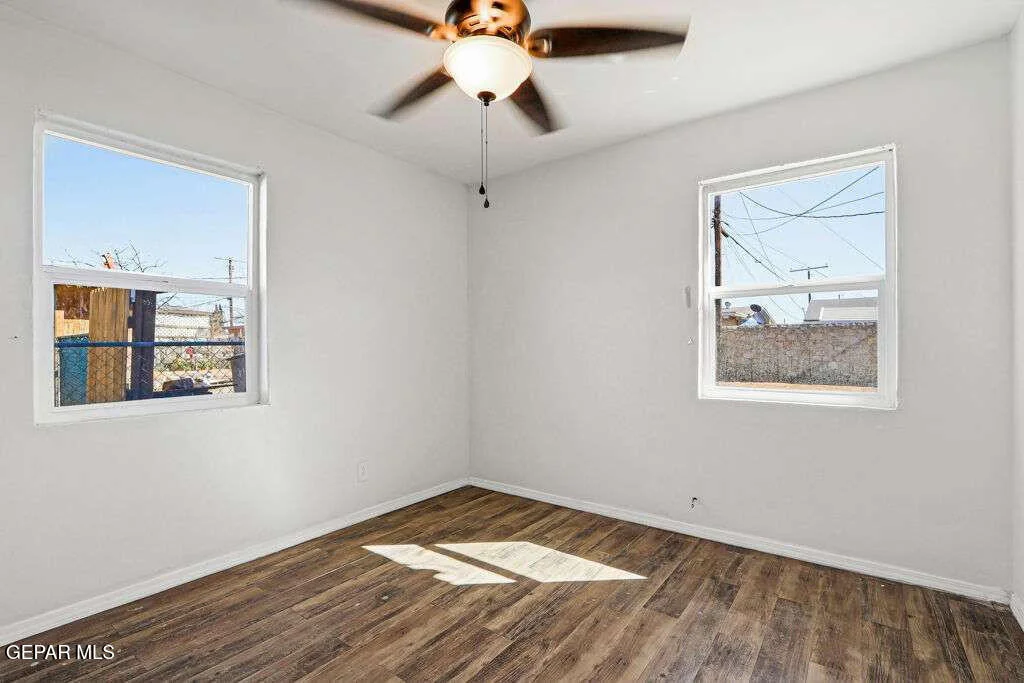 Photo of 5000 MEADE Court