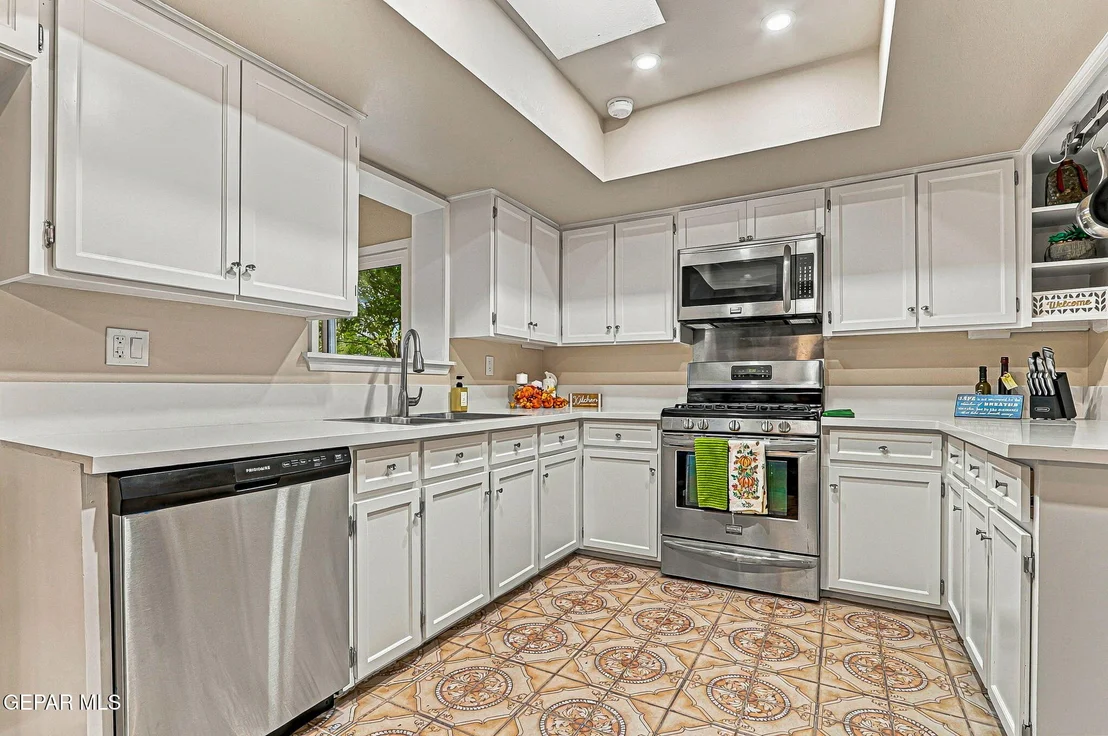 Photo of 220 SERRANIA Drive