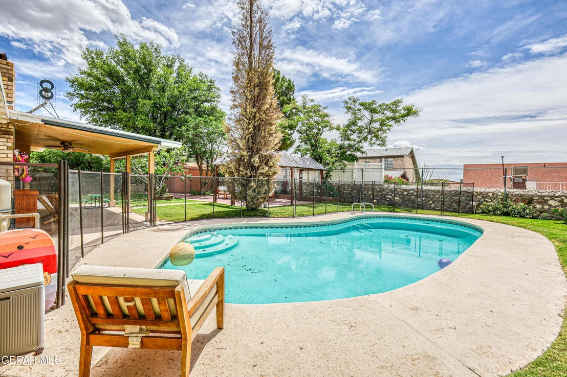 Photo of 708 SOMERSET Drive