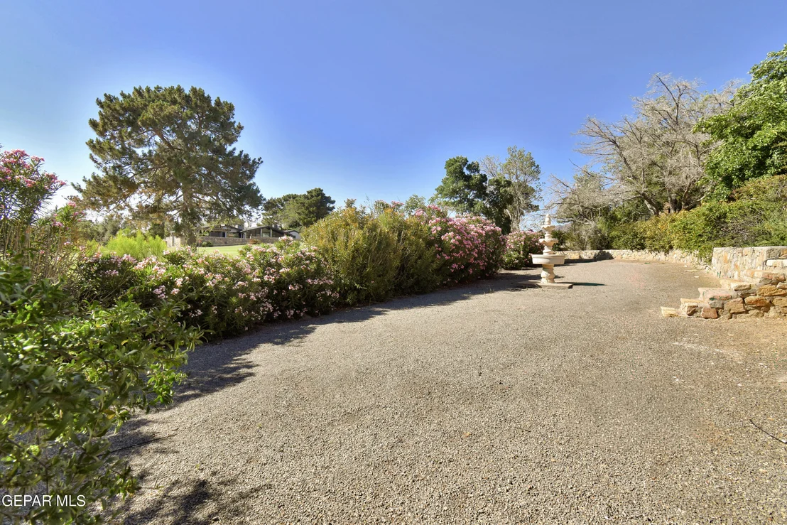 Photo of 849 River Oaks Drive