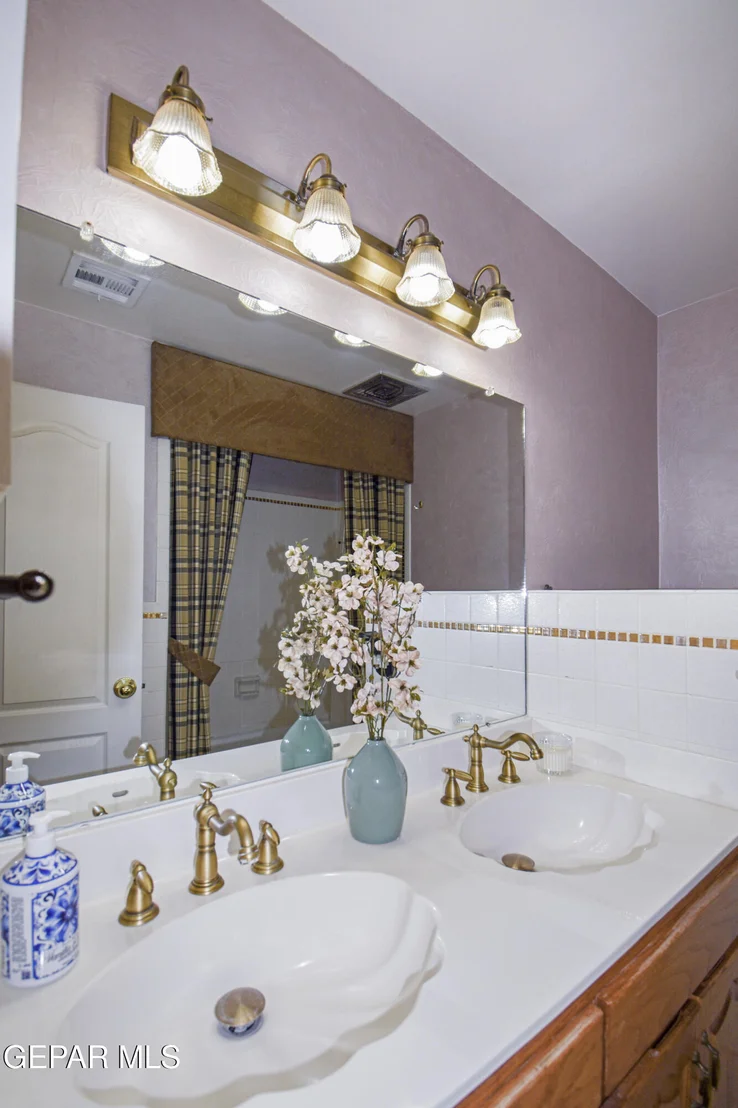 Photo of 849 River Oaks Drive