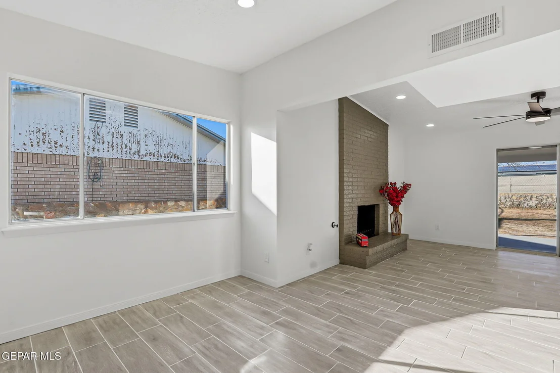 Photo of 113 W POINT Drive