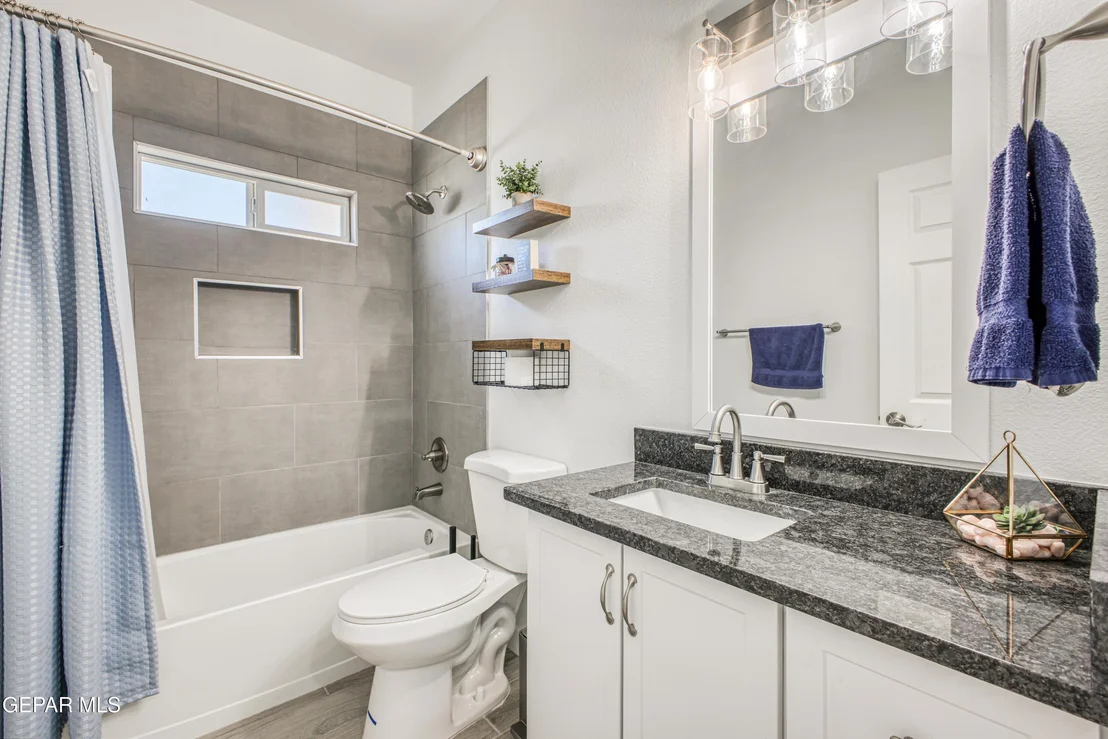 Photo of 440 JAMES Street