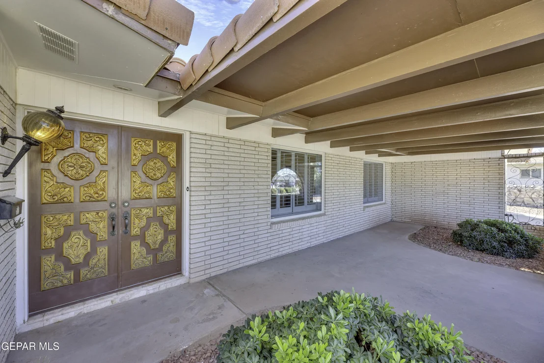 Photo of 612 SOMERSET Drive