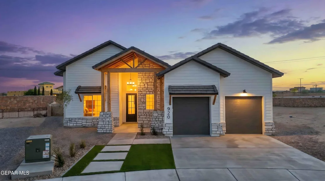 Photo of 920 Sandhurst Place