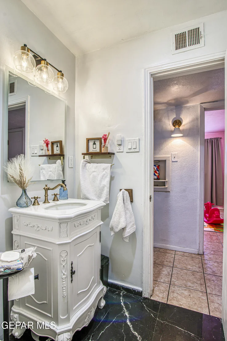 Photo of 1121 Belen Road
