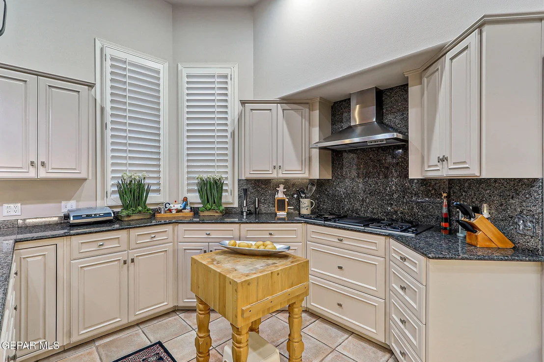 Photo of 1039 LOS JARDINES Circle