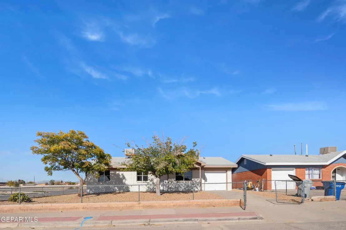 Photo of 200 ROMERIA Drive