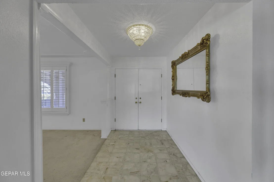 Photo of 612 SOMERSET Drive