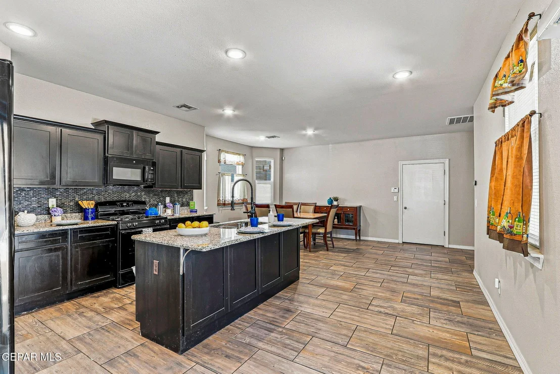 Photo of 2156 THOMAS LACKLAND Street